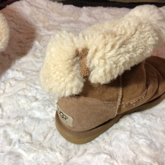 Ugg Bailey Button Boot - Picture 4 of 4